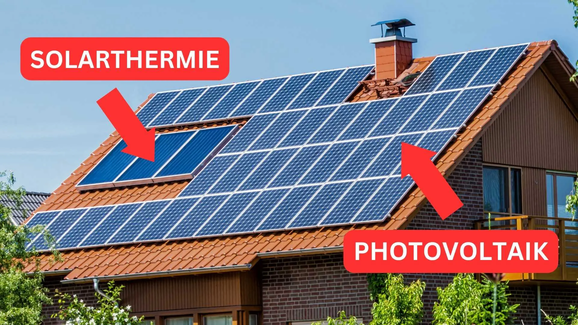 Hausdach mit Solarthermieanlage und Photovoltaikanlage